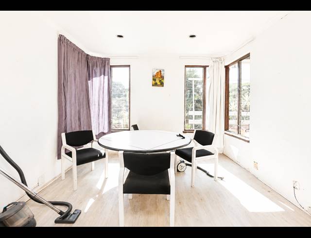 5 BEDROOM HOUSE FOR SALE IN GLENWOOD